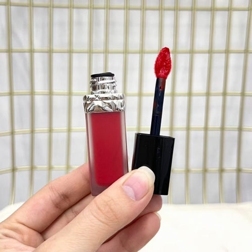 DIOR FOREVER LIQUID Transfer-proof liquid matte lipstick