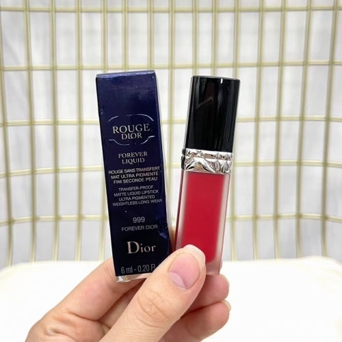 DIOR FOREVER LIQUID Transfer-proof liquid matte lipstick